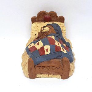 1985 Carolyn Carpin Storybook Collection Figurine Teddy Bear Bed Quilt Teddy